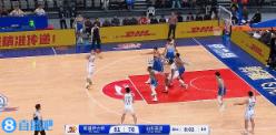 連續(xù)吃癟！克里斯先是籃下被李炎哲大帽&又被李炎哲生斷